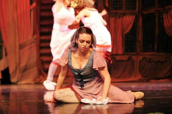 Roxey Ballet To Perform Cinderella In May