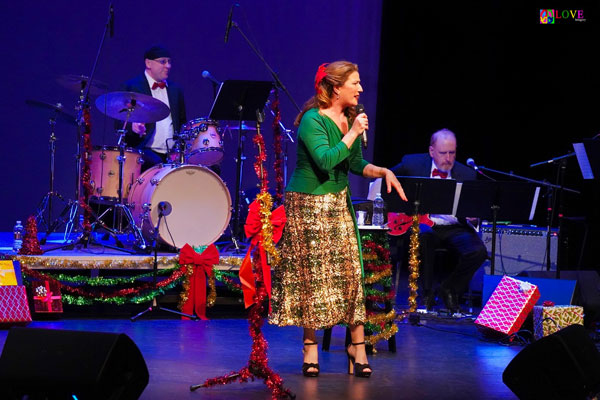 Ana Gasteyer&#39;s &#34;Holiday Tipple&#34; LIVE! at the Grunin Center