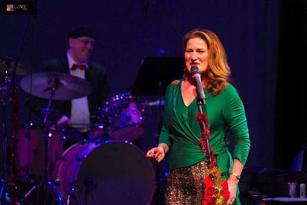Ana Gasteyer&#39;s &#34;Holiday Tipple&#34; LIVE! at the Grunin Center