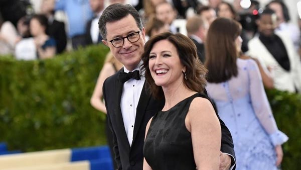 Photo of Stephen and Evelyn Colbert on the red carpet, smiling together