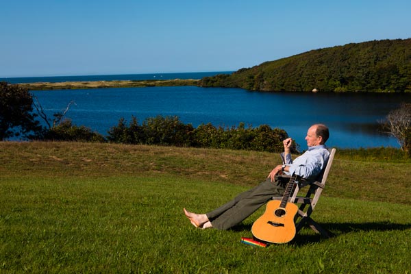 Livingston Taylor and Vance Gilbert Get Up Close And Personal At Levoy Theatre