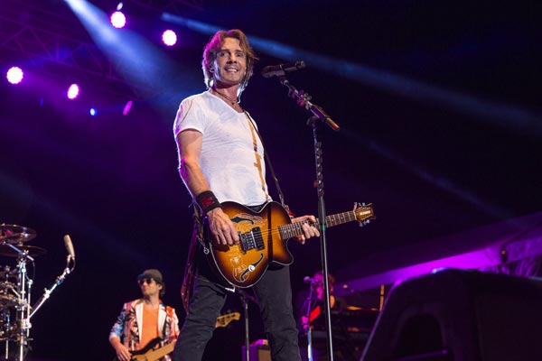 Chicago & Rick Springfield To Tour Amphitheaters, Including Holmdel and Camden