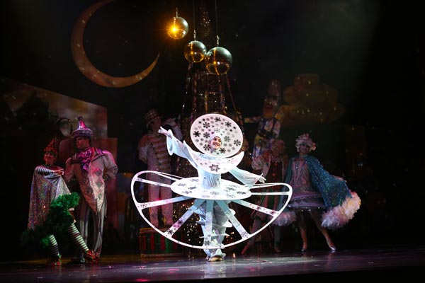 State Theatre presents Cirque Dreams Holidaze