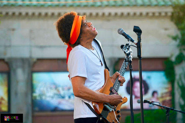 Stanley Jordan Plays Jimi Hendrix LIVE! on the Atlantic City Boardwalk