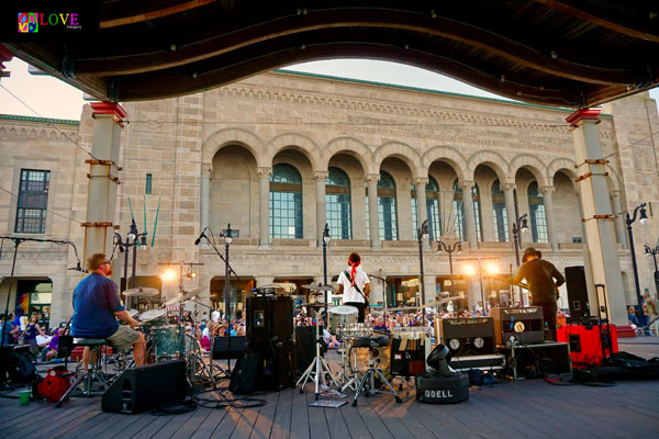 Stanley Jordan Plays Jimi Hendrix LIVE! on the Atlantic City Boardwalk