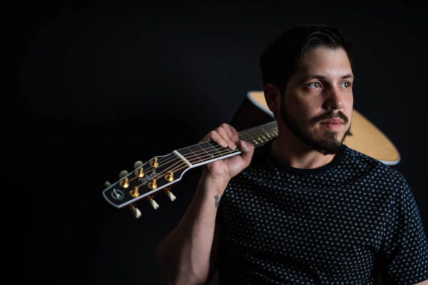 Justin Dirk yeni EP’si “Just in Time” hakkında konuşuyor Justin Dirk yeni EP’si “Just in Time” hakkında konuşuyor