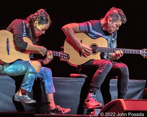 PHOTOS from Rodrigo y Gabriela at NJPAC