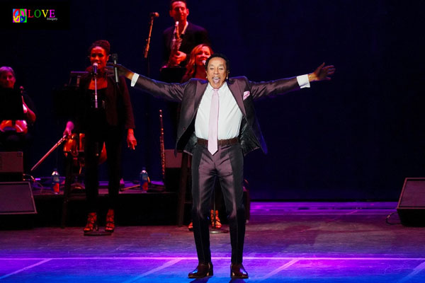 & # 34;  ¡Inmortal!  & # 34;  ¡Smokey Robinson en vivo!  En el Centro Count Basie para las Artes