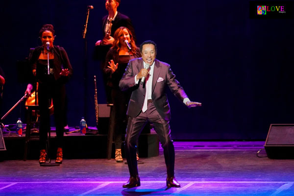 & # 34;  ¡Inmortal!  & # 34;  ¡Smokey Robinson en vivo!  En el Centro Count Basie para las Artes