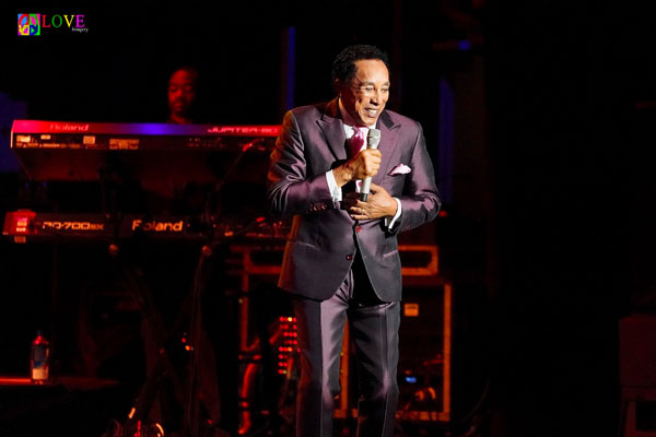 & # 34;  ¡Inmortal!  & # 34;  ¡Smokey Robinson en vivo!  En el Centro Count Basie para las Artes