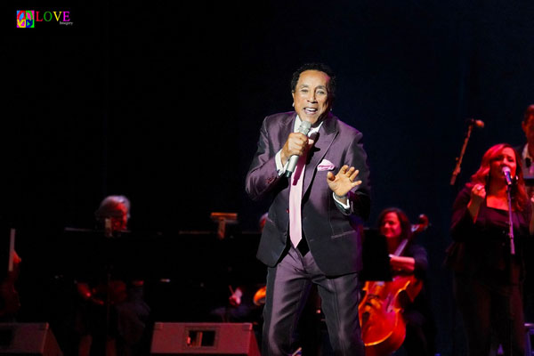 & # 34;  ¡Inmortal!  & # 34;  ¡Smokey Robinson en vivo!  En el Centro Count Basie para las Artes