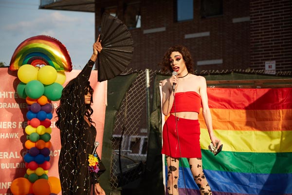 Two River Theatre anuncia fiesta para menores de 30 y celebración del orgullo con drag queens locales