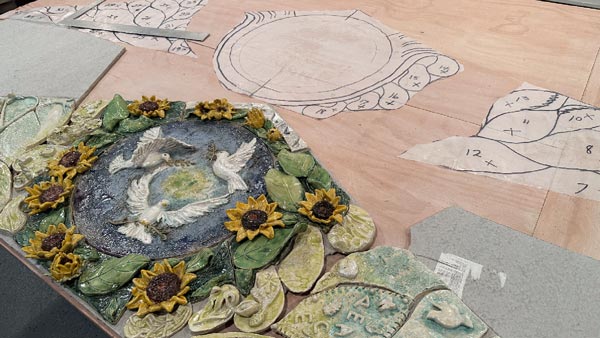 Earthsongs Ceramics Unveils New Peace Mural in Metuchen as a Benefit for Ukraine