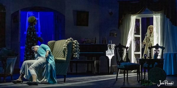 PHOTOS from &#34;Blithe Spirit&#34; at Music Mountain Theatre