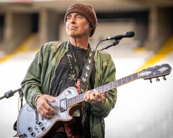 Nils Lofgren Releases "Nothin's Easy (For Amy)"