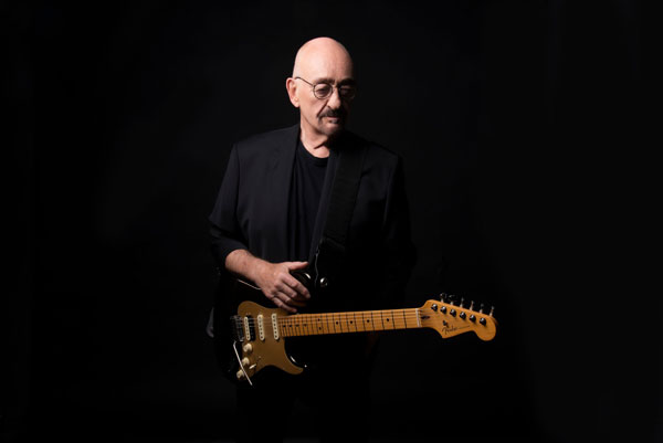 The Newton Theatre presents Dave Mason