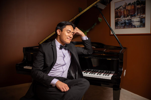 RVCC to Present Concert Featuring Pianist Abraham Alinea