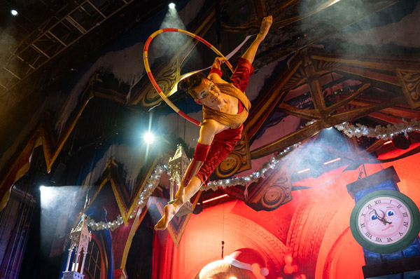 State Theatre New Jersey presents Cirque Dreams Holidaze